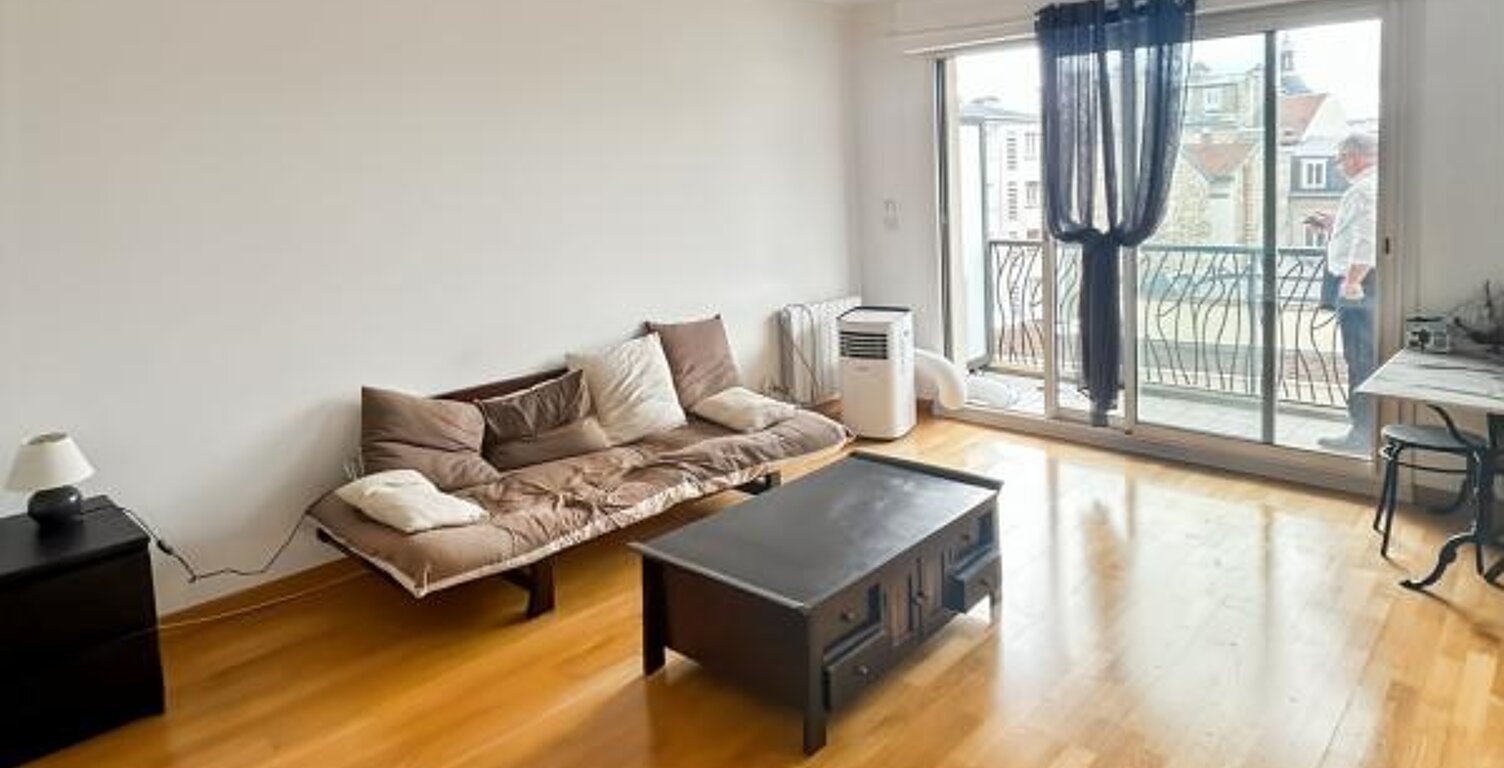 Grand studio avec balcon Place du Forum — photo 1