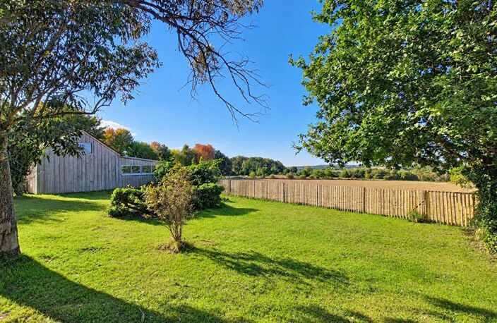 Maison de caractère rénovée avec terrain constructible de 2 959 m² et vue dégagée — photo 5