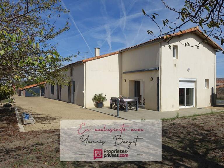Maison en pierre - 140 m² - 3 chambres - 209 m² de dépendances - Terrain 2 803 m² — photo 1