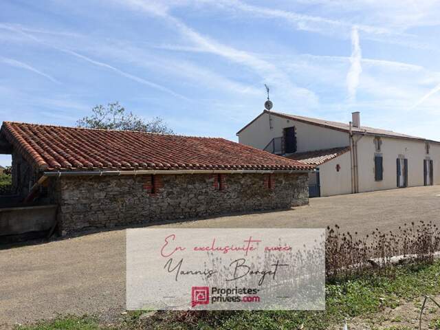 Maison en pierre - 140 m² - 3 chambres - 209 m² de dépendances - Terrain 2 803 m² — photo du bien