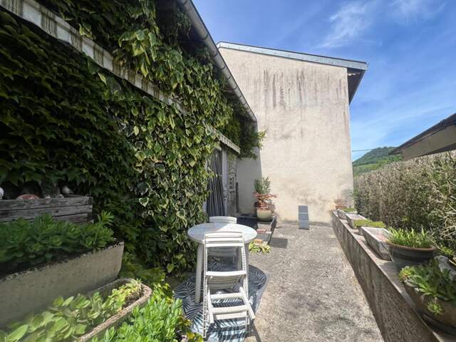 Maison de village à Digna avec garage, jardin et chauffage par granulés de bois — photo du bien