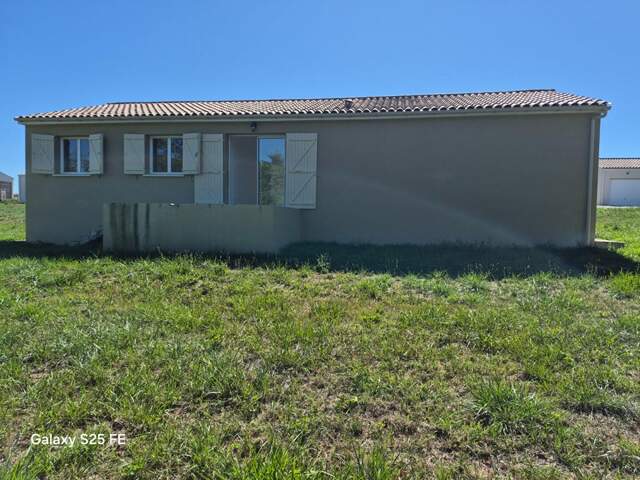 Maison Saint Ciers Du Taillon 4 pièce(s) 91m2 sur terrain 1 000 M² — photo du bien