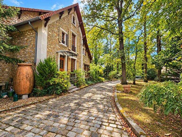 Maison de charme dans quartier priviligié LA CHASSE — photo 1