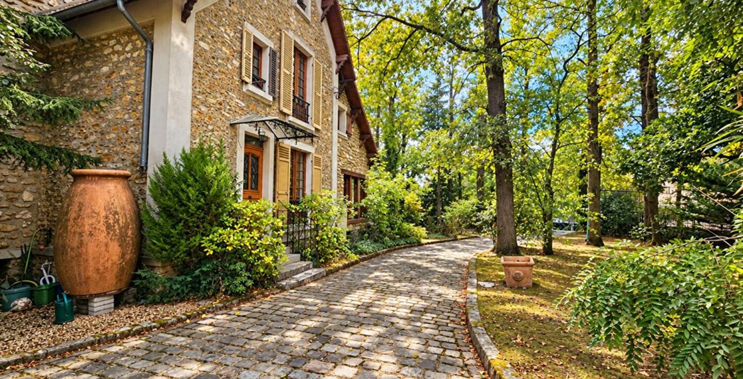 Maison de charme dans quartier priviligié LA CHASSE — photo 1