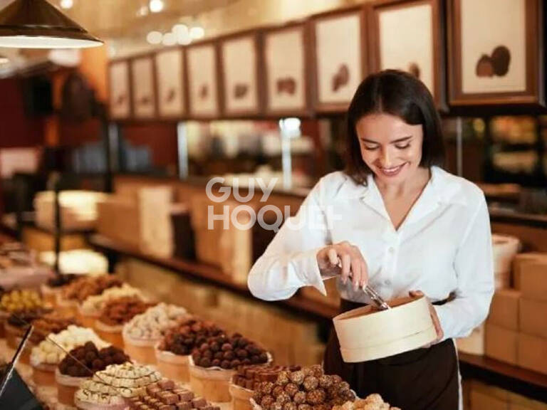 MAGASIN DE CHOCOLATS SOUS ENSEIGNE — photo 1