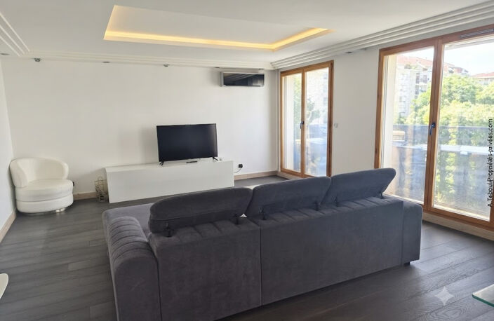 APPARTEMENT FAMILIAL EXCEPTIONNEL de 138M² - QUARTIER GRATTE-CIEL AVEC TERRASSE — photo 2