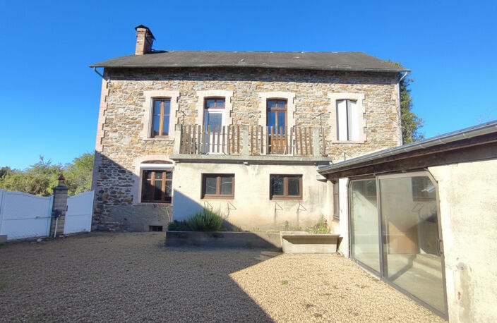 Ensemble immobilier en pierre avec terrain attenant de 5067m2 Soursac 19550 — photo 3