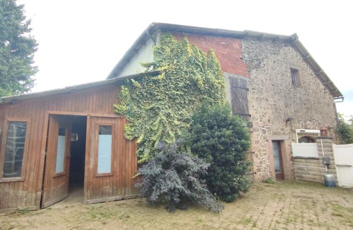 Ensemble immobilier en pierre avec terrain attenant de 5067m2 Soursac 19550 — photo 5