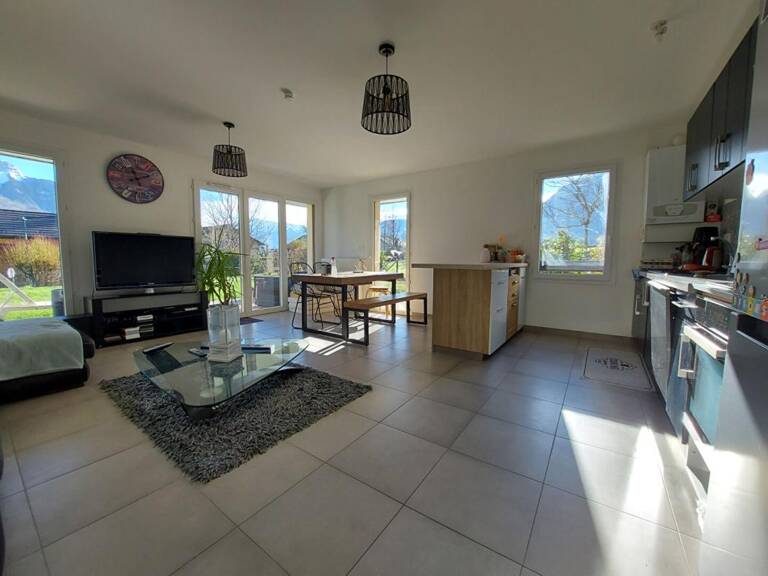 À louer : T4 (3 chambres) avec garage et grand jardin au coeur de Lathuile — photo 1