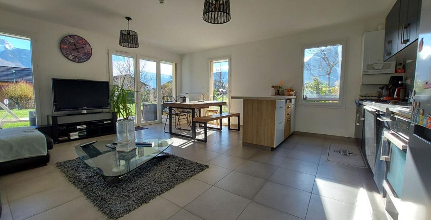 À louer : T4 (3 chambres) avec garage et grand jardin au coeur de Lathuile — photo 1