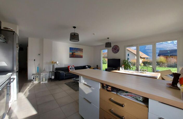 À louer : T4 (3 chambres) avec garage et grand jardin au coeur de Lathuile — photo 3