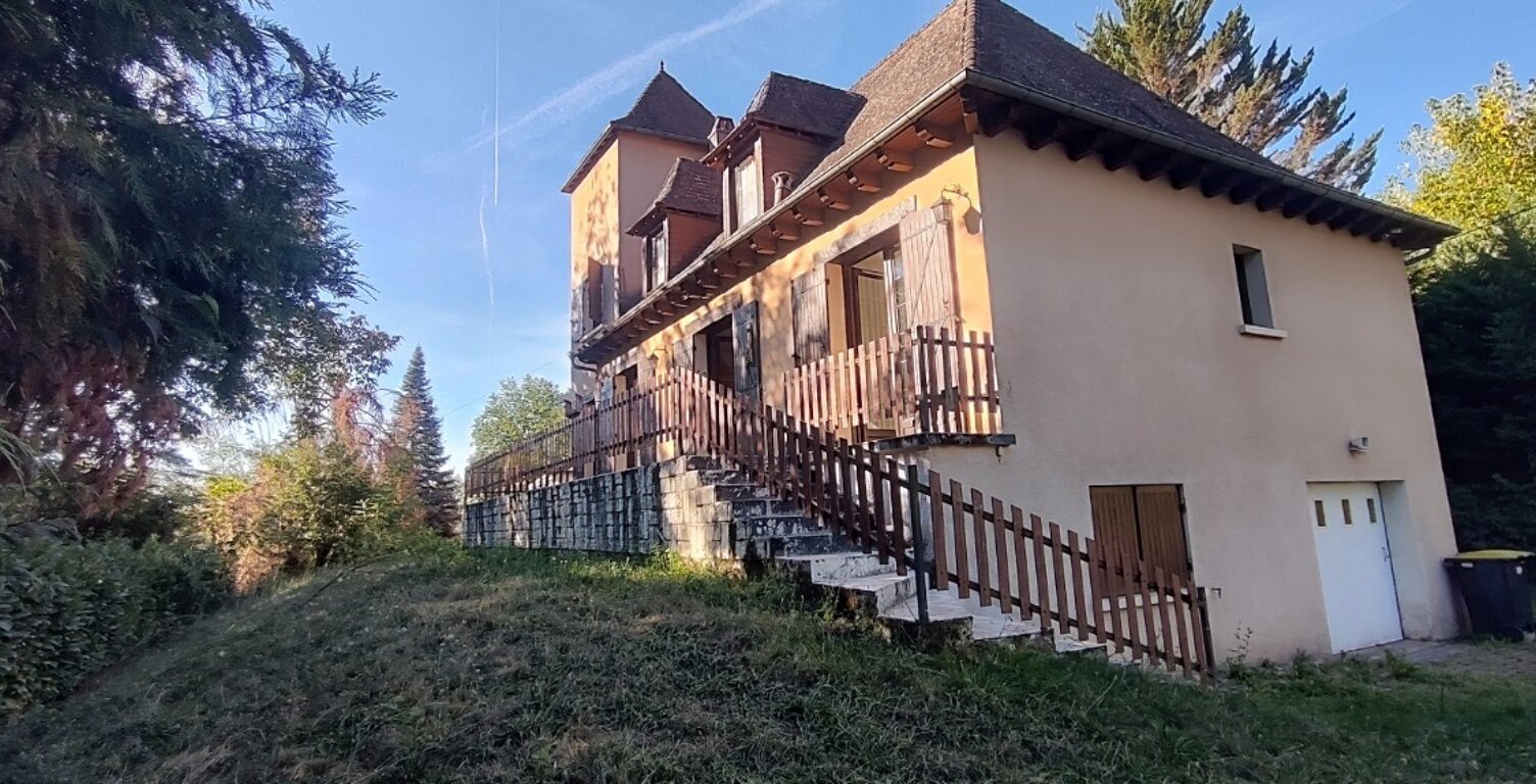 MAISON STYLE PERIGOURDINE SITUÉE PROCHE CENTRE VILLE COMPOSÉE DE 4 CHAMBRES + 2 PIECES + GRAND SOUS-SOL, JARDIN DE 890 M² CLOS — photo 1