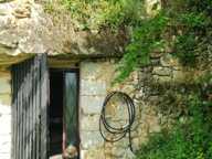 MAISON TROGLODYTIQUE  AVEC CAVES ET TERRAINS — photo 2