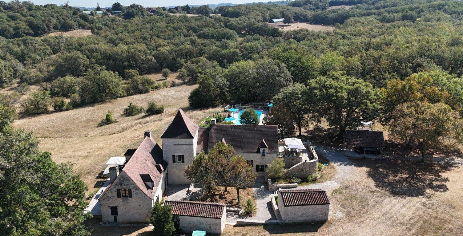 Domaine Gourdon avec piscine sur 13.5 hectares de terrain — photo 1