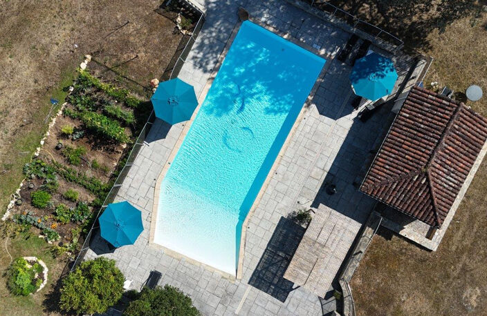 Domaine Gourdon avec piscine sur 13.5 hectares de terrain — photo 4