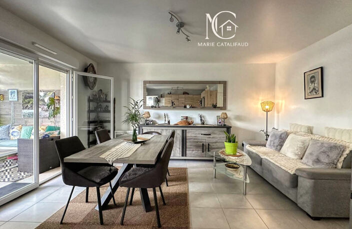 À VENDRE - Beau 2 pièces de 53 m² avec grande terrasse, PISCINE et parking — photo 5