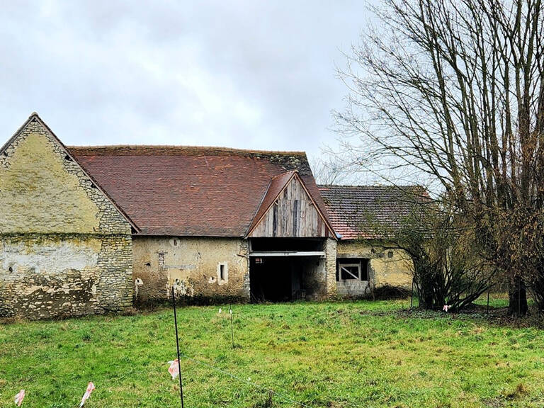 Vesly - Belle grange en pierres de 217 m2 au sol à aménager complètement - Toiture neuve - viabilisée en Eau et en électricité sur 1.002 m2 de terrain plat- Prix : 180.000 — photo 1