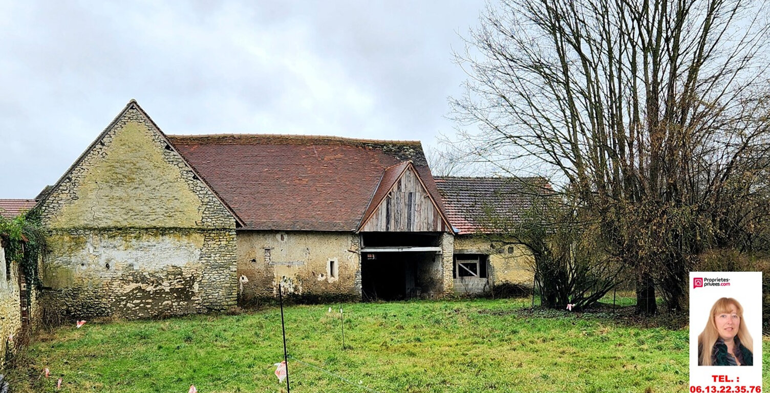 Vesly - Belle grange en pierres de 217 m2 au sol à aménager complètement - Toiture neuve - viabilisée en Eau et en électricité sur 1.002 m2 de terrain plat- Prix : 180.000 — photo 1