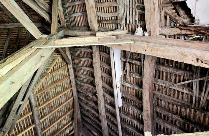 Vesly - Belle grange en pierres de 217 m2 au sol à aménager complètement - Toiture neuve - viabilisée en Eau et en électricité sur 1.002 m2 de terrain plat- Prix : 180.000 — photo 4