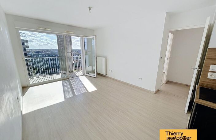 T2 TERRASSE ETAGE ELEVE GARE SUD — photo 2