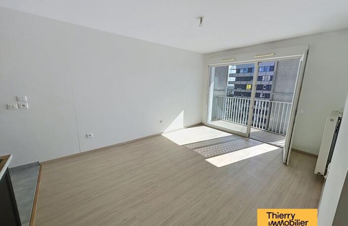 T2 TERRASSE ETAGE ELEVE GARE SUD — photo 4