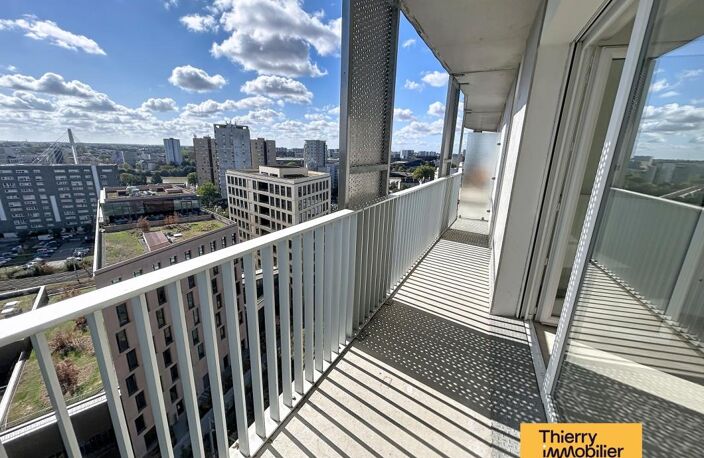 T2 TERRASSE ETAGE ELEVE GARE SUD — photo 5