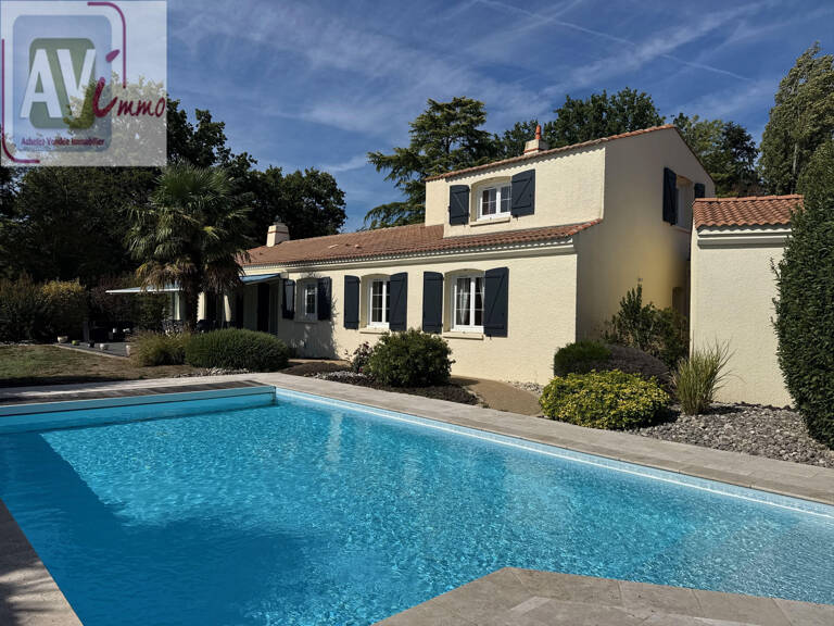 Très belle maison 4 chambres, bureau et piscine. LA ROCHE SUR YON - 85000 — photo 1