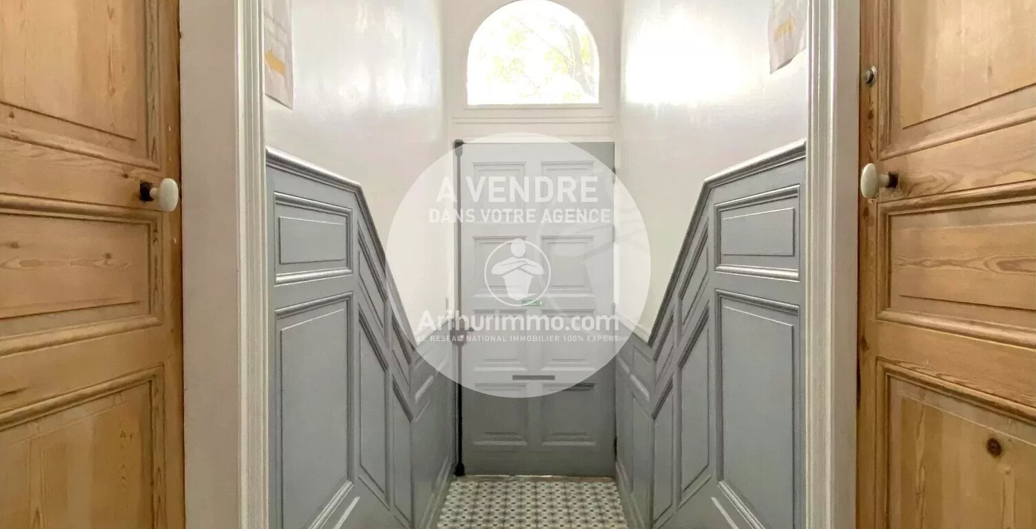BIEN RARE – Demeure de caractère face à la mer – 240 m² – Jardin – Garage — photo 1