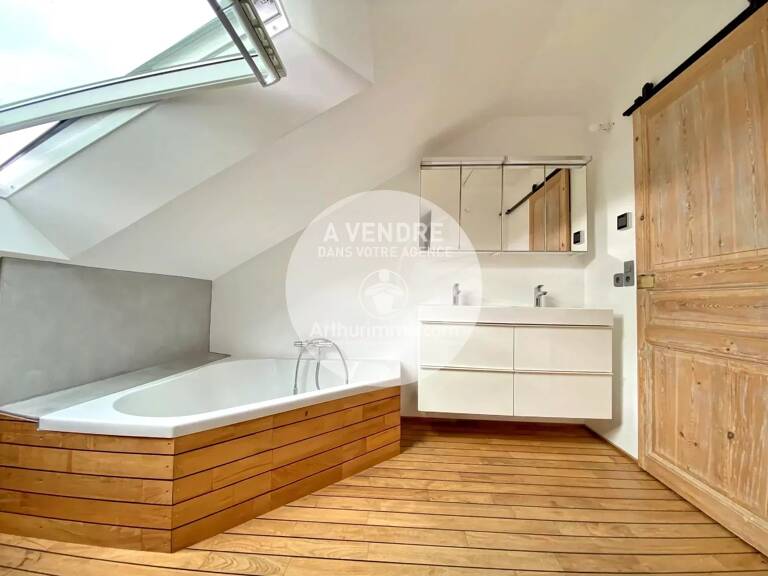 BIEN RARE – Demeure de caractère face à la mer – 240 m² – Jardin – Garage — photo 1