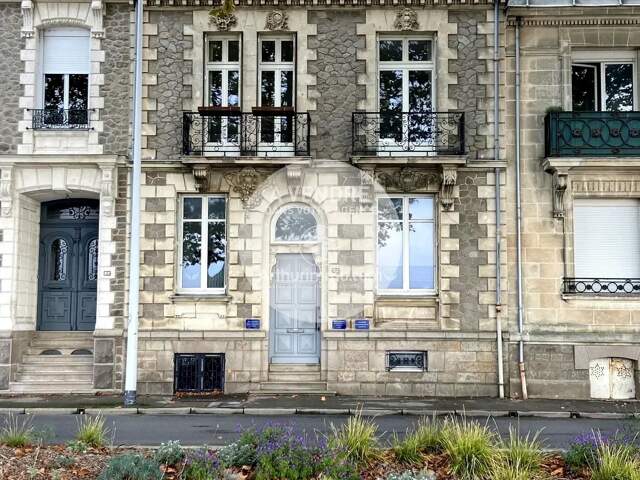 BIEN RARE – Demeure de caractère face à la mer – 240 m² – Jardin – Garage — photo du bien