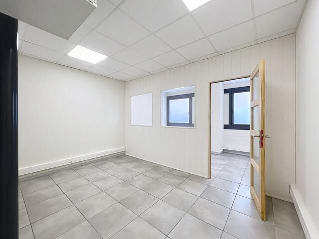 Vous recherchez un espace de travail confortable et bien situé — photo du bien