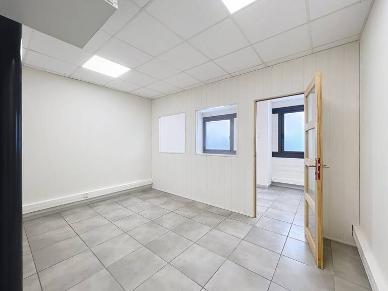 Vous recherchez un espace de travail confortable et bien situé — photo 1