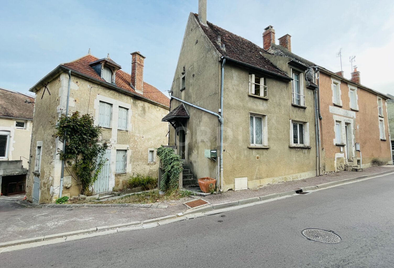 Maison de village à rénover avec terrain de loisirs — photo 1