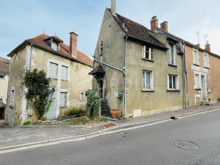 Maison de village à rénover avec terrain de loisirs — photo 1