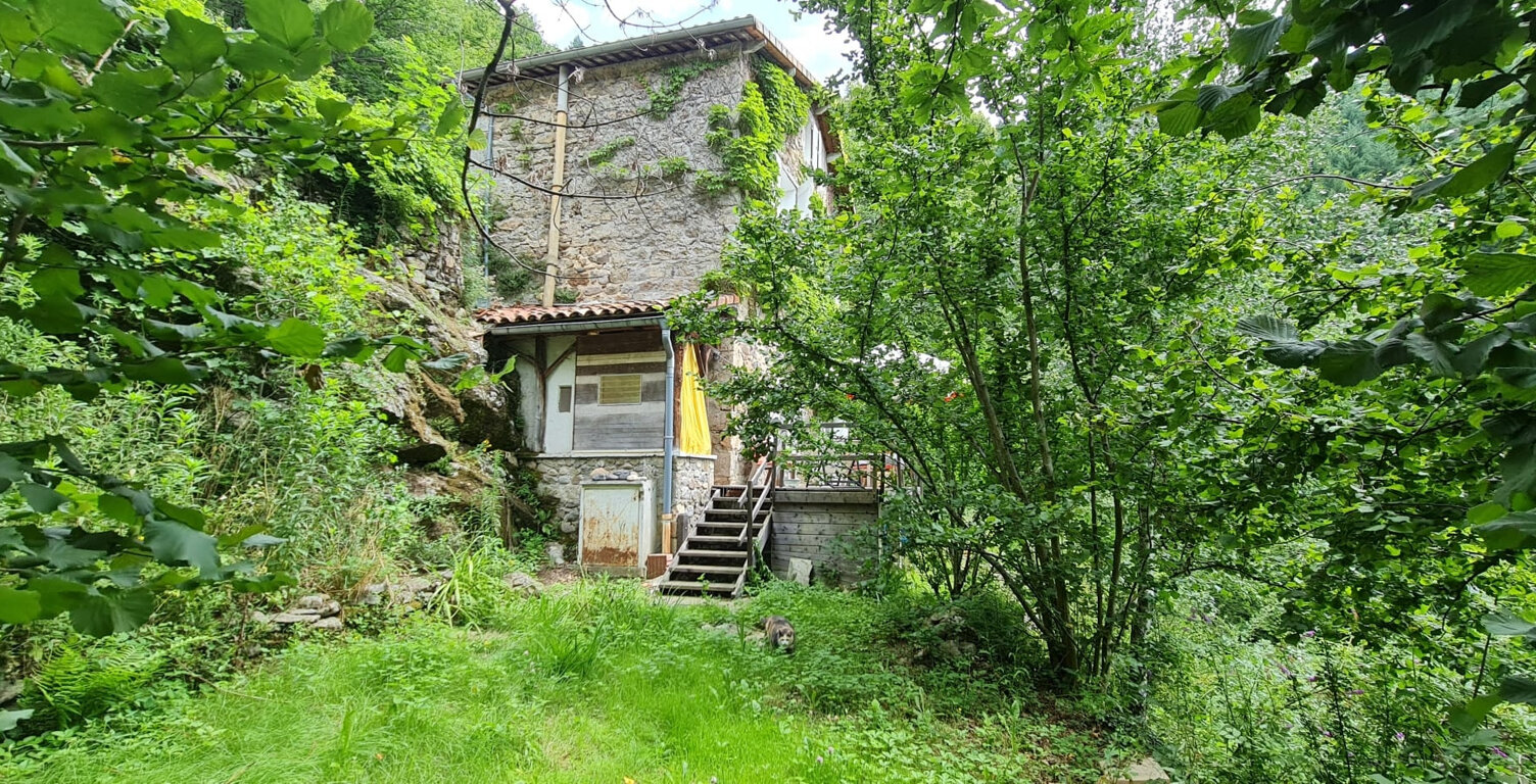 Maison et jardin en bordure de rivière - à rafraîchir - bon — photo 1