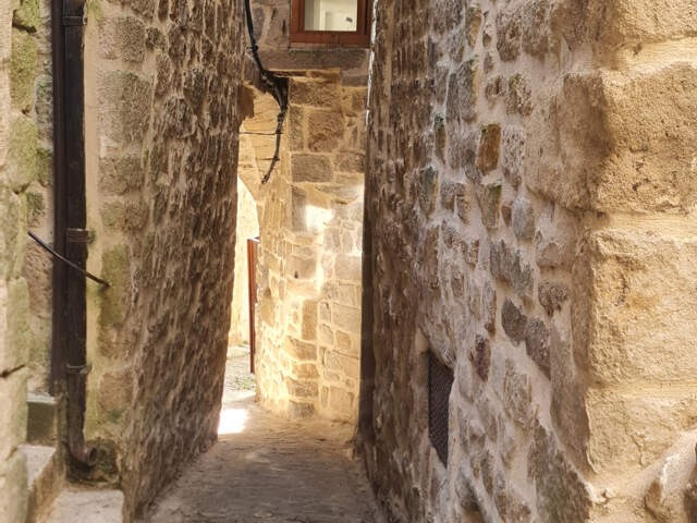 Maison de ville - à rénover entièrement - tout à l'égout - 4 — photo du bien
