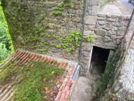 Maison et jardin en bordure de rivière - à rafraîchir - toit — photo 4