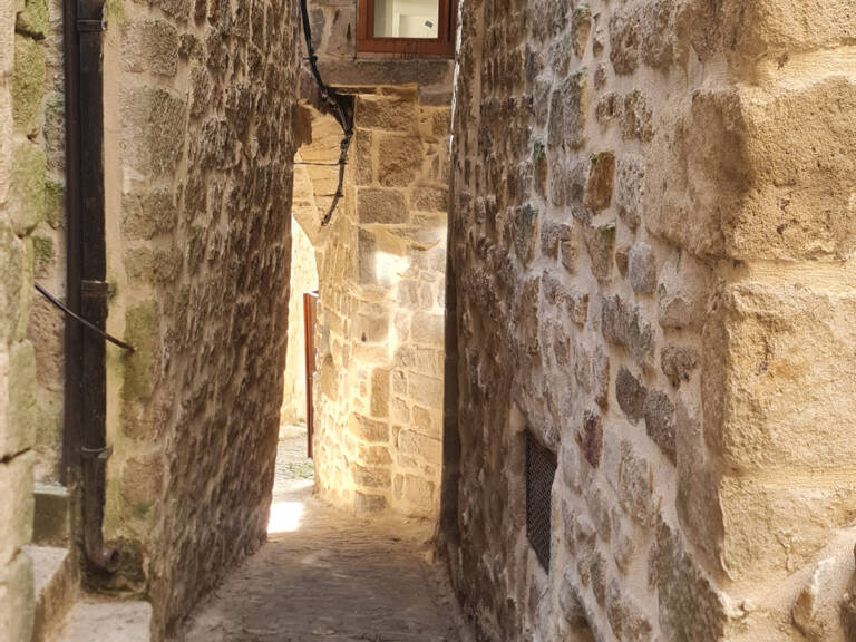 Maison de ville - à rénover entièrement - tout à l'égout - 4 — photo 1