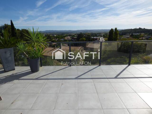 Villa avec vue spectaculaire sur la vallée de l'hérault. — photo du bien