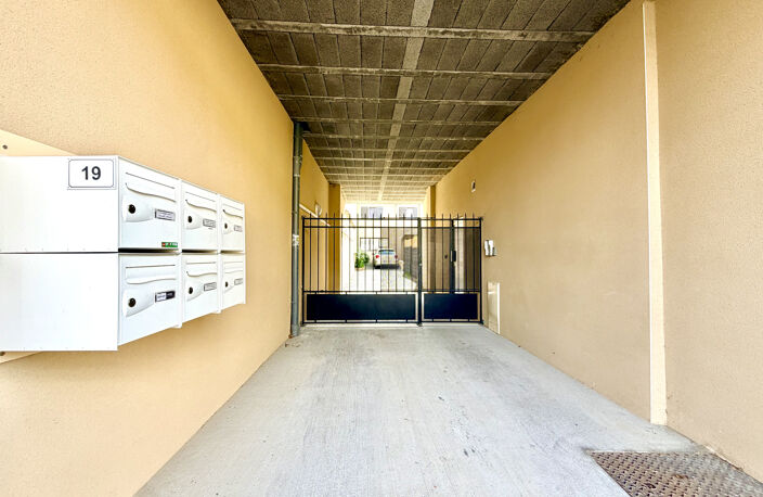 Studio rénové de 19,1 m2 au coeur de La Tour-de-Salvagny — photo 2