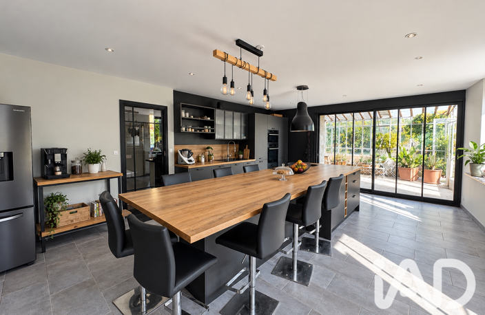 Vente Maison/villa 8 pièces — photo 2