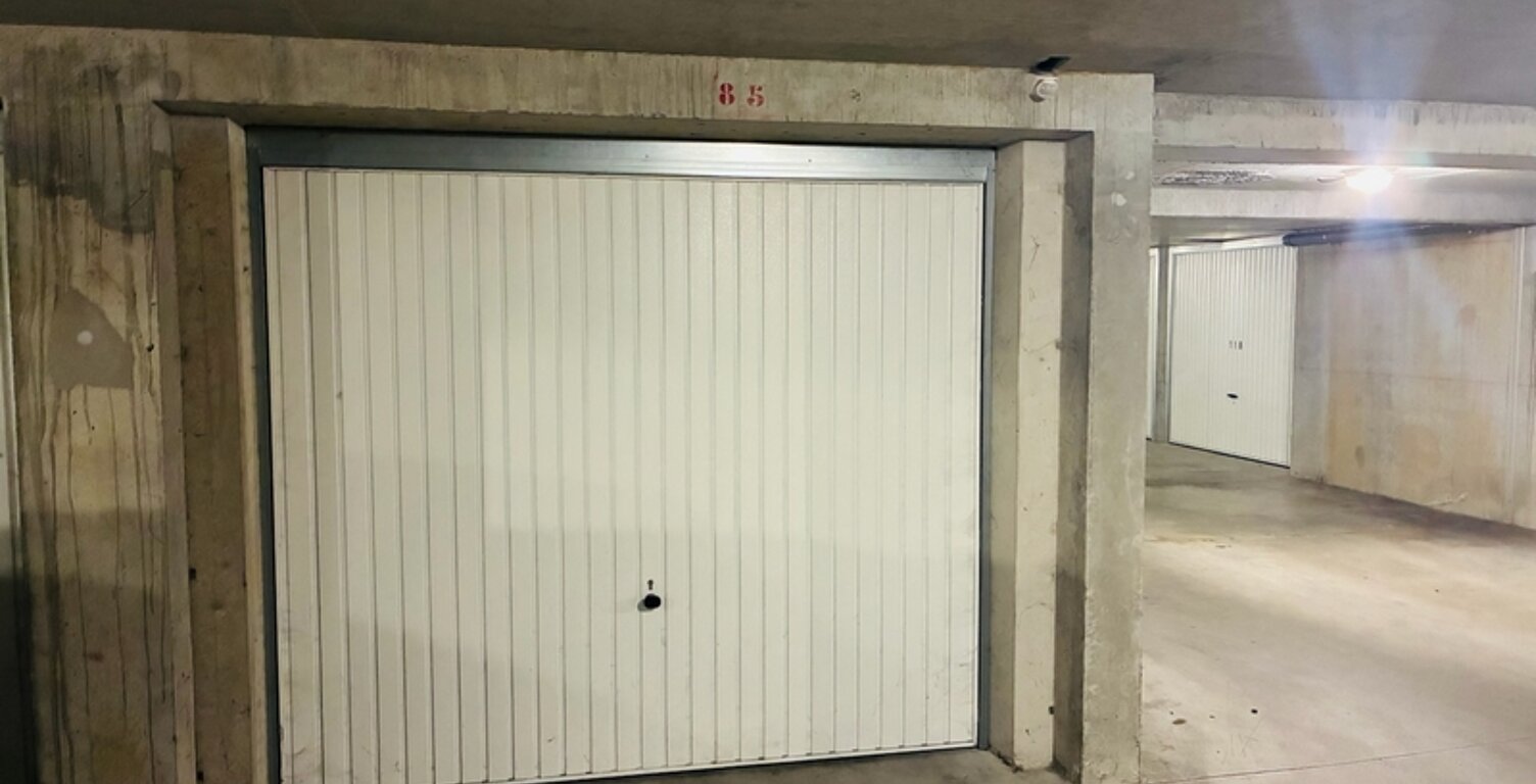 Garage — photo 1