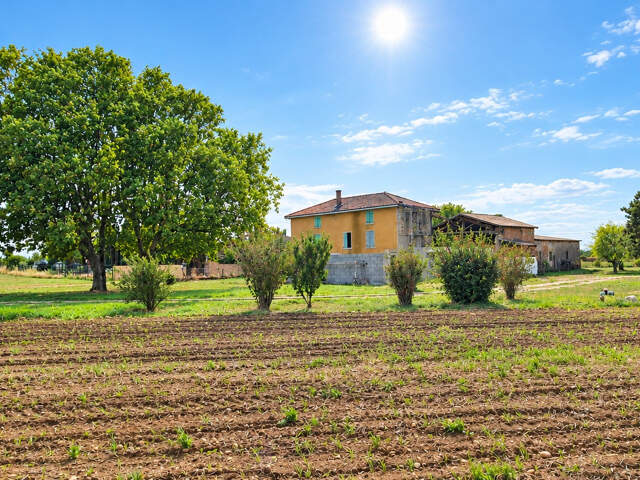Ferme de caractère à rénover 400 m2 sur 2 850 m2 de terrain. — photo du bien