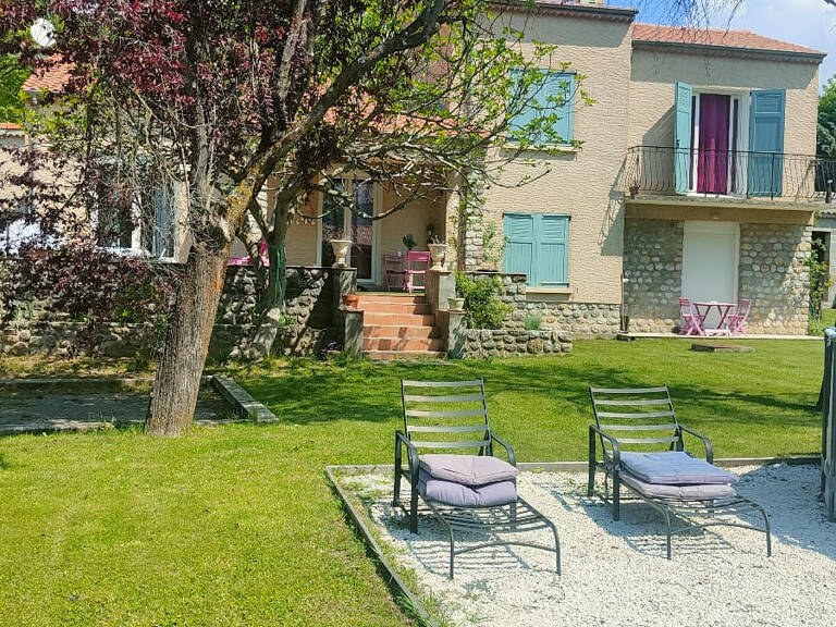 Maison familiale avec dépendance, cheminée, chambre en rez-de-chaussée, implantée sur un terrain de 2 500 m2 — photo 1