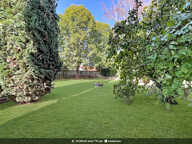 Maison familiale aux beaux volumes sur un terrain arboré d'environ 1 000 m2 — photo 2