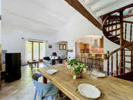 Maison familiale aux beaux volumes sur un terrain arboré d'environ 1 000 m2 — photo 4