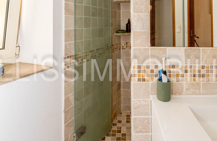 Maison de village rénovée avec cour extérieure — photo 4