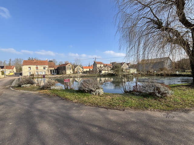 Ancien corps de ferme comprenant une demeure de 210m2 avec u — photo du bien