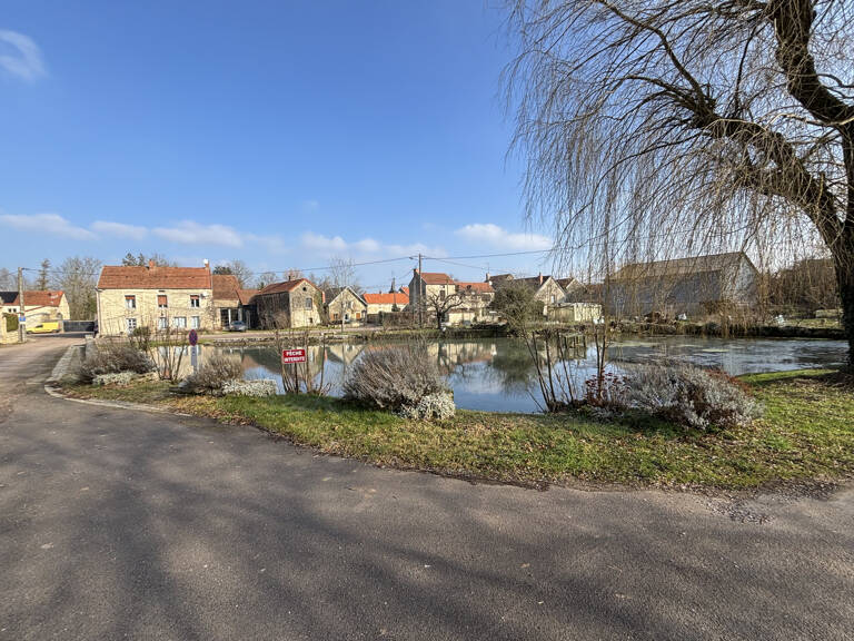Ancien corps de ferme comprenant une demeure de 210m2 avec u — photo 1