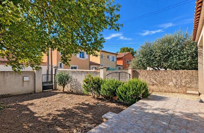   SALON-DE-PROVENCE (13) | maison T5 (3 chambres) avec terrasses, jardin et garage fermé — photo 2